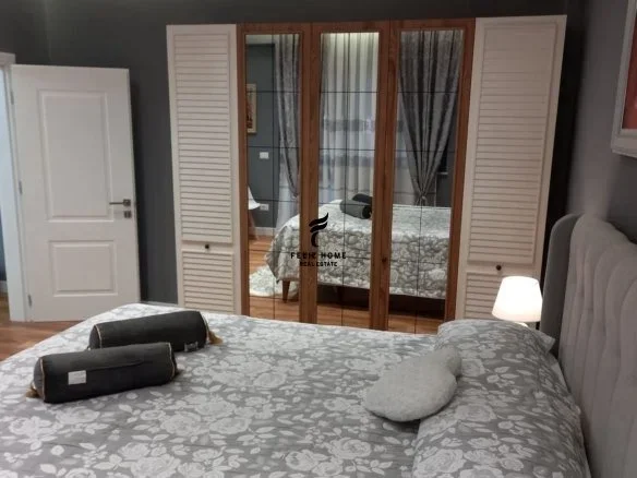 Tirane, jepet me qera apartament 1+1+Ballkon Kati 6, 70 m² 650 € (BLLOK)
