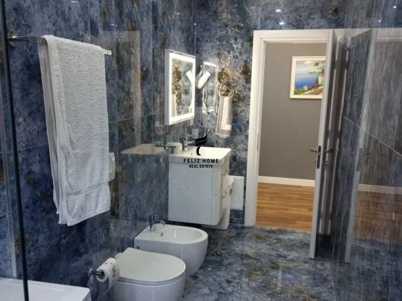 Tirane, jepet me qera apartament 1+1+Ballkon Kati 6, 70 m² 650 € (BLLOK)