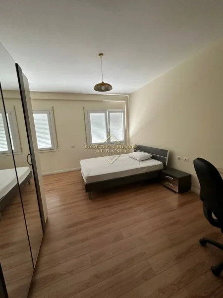 Tirane, jepet me qera 2+1 , 108 m² 900 € 