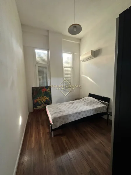 Tirane, jepet me qera 2+1 , 108 m² 900 € 