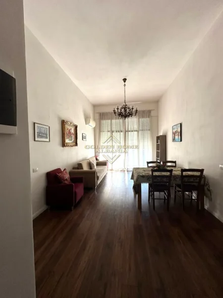 Tirane, jepet me qera 2+1 , 108 m² 900 € 