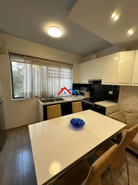 Tirane, jepet me qera apartament 1+1+Ballkon Kati 3, 60 m² 520 € (RRUGA ETHEM HAXHIADEMI,ALI DEMI)