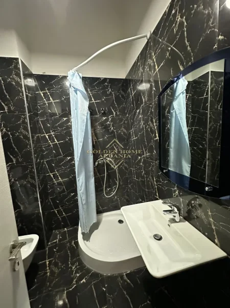 Tirane, jepet me qera 2+1 , 108 m² 900 € 