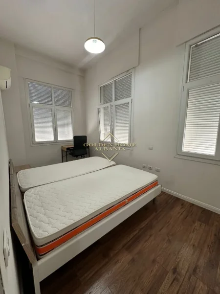 Tirane, jepet me qera 2+1 , 108 m² 900 € 