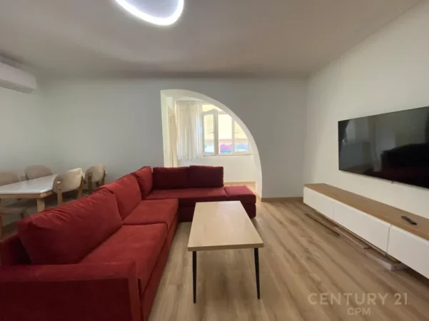 Tirane, jepet me qera apartament 1+1 Kati 2, 60 m² 600 € (tregu elektrik)