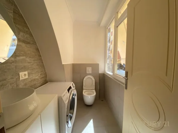 Tirane, jepet me qera apartament 1+1 Kati 2, 60 m² 600 € (tregu elektrik)