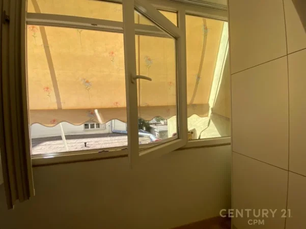 Tirane, jepet me qera apartament 1+1 Kati 2, 60 m² 600 € (tregu elektrik)