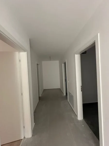 Tirane, shitet Vile 5+1+Ballkon , 520 m² 1.050.000 € (TEG)