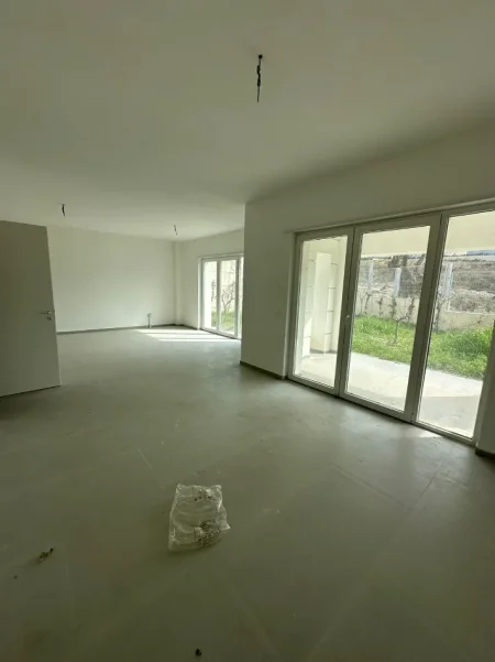 Tirane, shitet Vile 5+1+Ballkon , 520 m² 1.050.000 € (TEG)