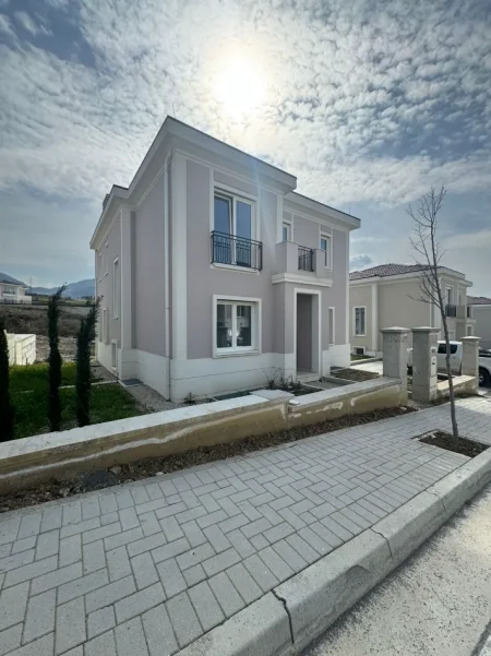 Tirane, shitet Vile 5+1+Ballkon , 520 m² 1.050.000 € (TEG)