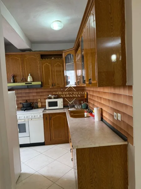 Tirane, jepet me qera 2+1 , 95 m² 580 € 