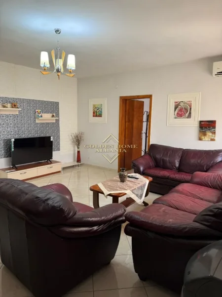 Tirane, jepet me qera 2+1 , 95 m² 580 € 