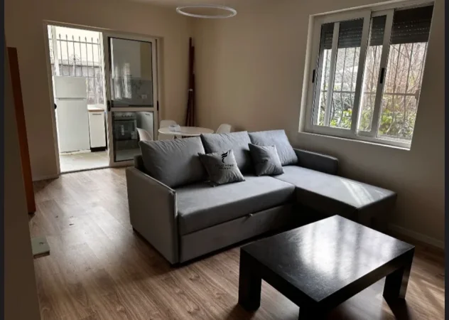 Tirane, jepet me qera apartament 1+1 Kati 1, 60 m² 550 € (21 DHJETORI)
