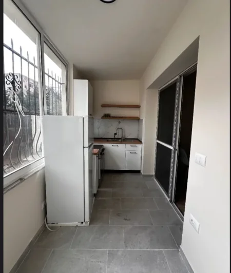 Tirane, jepet me qera apartament 1+1 Kati 1, 60 m² 550 € (21 DHJETORI)