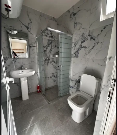 Tirane, jepet me qera apartament 1+1 Kati 1, 60 m² 550 € (21 DHJETORI)