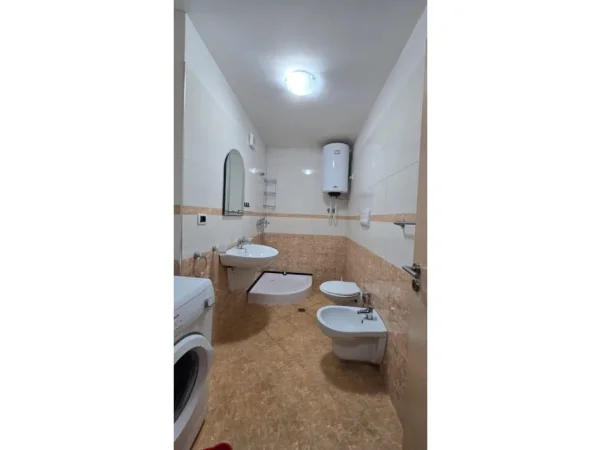 Tirane, jepet me qera apartament 2+1 Kati 6, 71 m² 700 € (tregu elektrik)