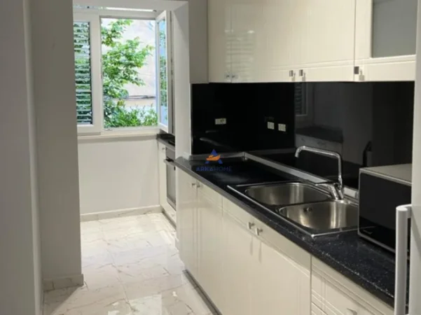 Tirane, shitet apartament 1+1 Kati 2, 62 m² 200.000 € 