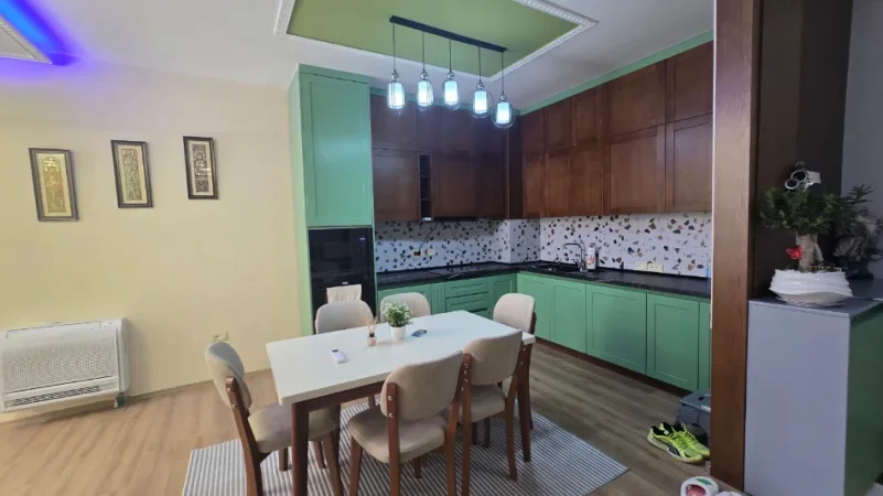 Tirane, jepet me qera apartament 2+1 Kati 2, 125 m² 1.200 €