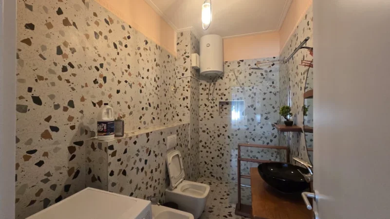 Tirane, jepet me qera apartament 2+1 Kati 2, 125 m² 1.200 €