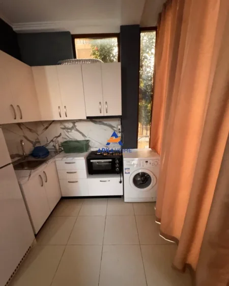 Tirane, jepet me qera garsonier 1+1 Kati 1, 50 m² 313 € 