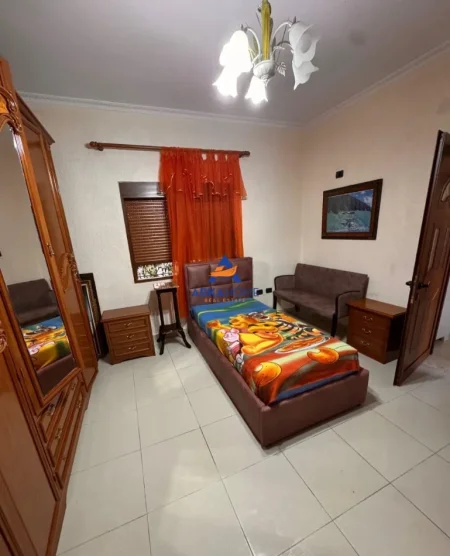 Tirane, jepet me qera garsonier 1+1 Kati 1, 50 m² 313 € 