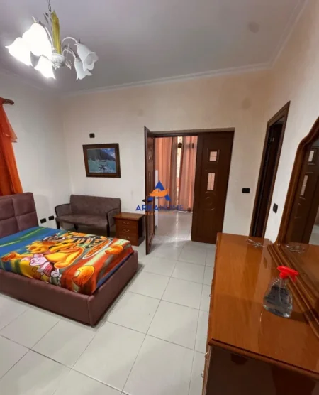 Tirane, jepet me qera garsonier 1+1 Kati 1, 50 m² 313 € 