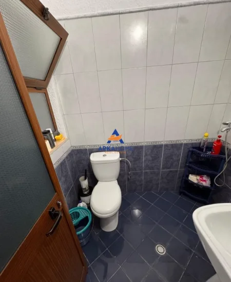 Tirane, jepet me qera garsonier 1+1 Kati 1, 50 m² 313 € 