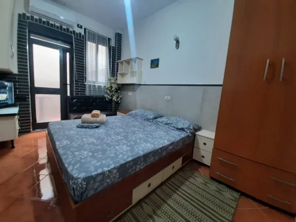 Tirane, jepet me qera apartament 1+1 Kati 1, 55 m² 420 € 
