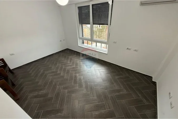 Shqiperi, jepet me qera zyre Kati 8, 72 m² 700 € (myslym shyri)
