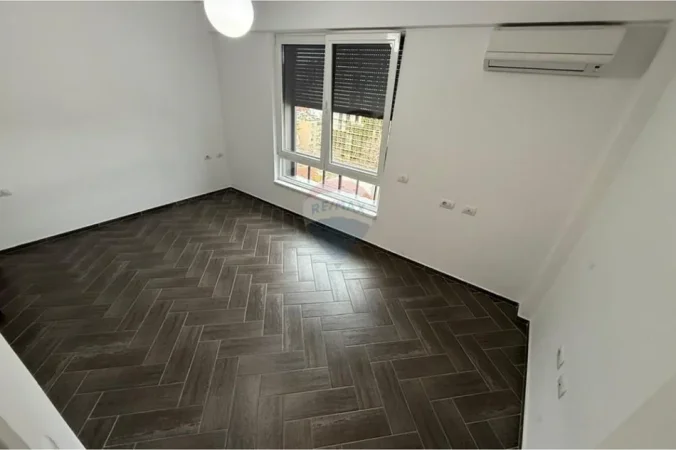 Shqiperi, jepet me qera zyre Kati 8, 72 m² 700 € (myslym shyri)