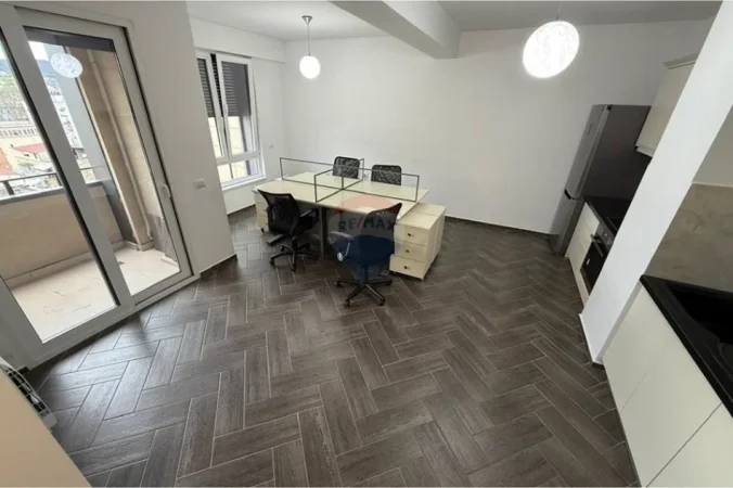 Shqiperi, jepet me qera zyre Kati 8, 72 m² 700 € (myslym shyri)
