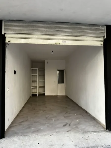 Tirane, Komuna e Parisit - Shitet ambjent biznesi - 67.000 €