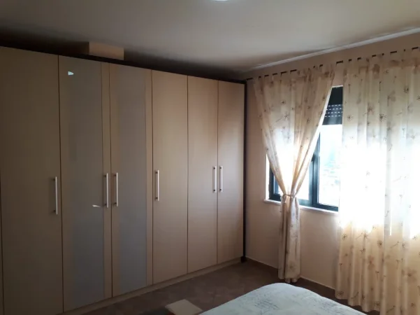 Tirane, jepet me qera apartament 1+1 Kati 9, 75 m² 600 € (Sheshi Willson)