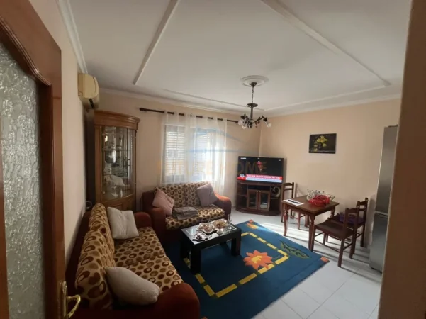 Tirane, jepet me qera apartament 2+1 Kati 3, 66 m² 650 € (Apartament 2+1, Pazari i Ri, Tiranë.)