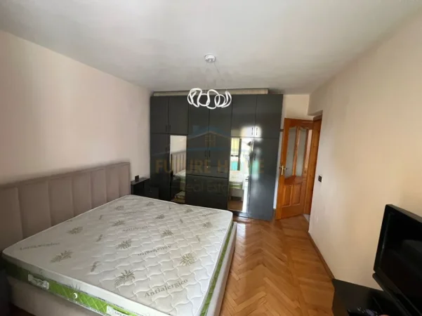 Tirane, jepet me qera apartament 2+1 Kati 3, 66 m² 650 € (Apartament 2+1, Pazari i Ri, Tiranë.)