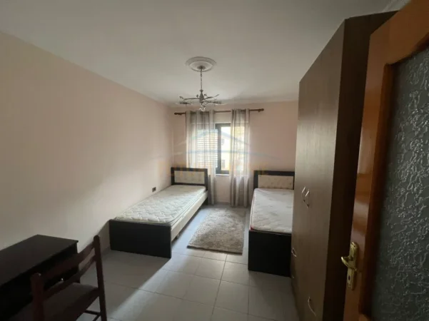 Tirane, jepet me qera apartament 2+1 Kati 3, 66 m² 650 € (Apartament 2+1, Pazari i Ri, Tiranë.)