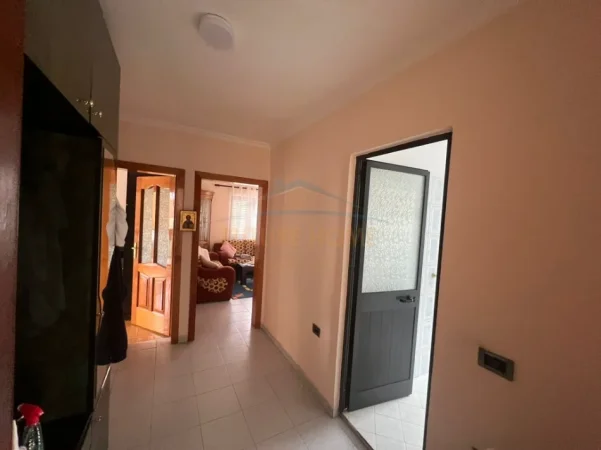 Tirane, jepet me qera apartament 2+1 Kati 3, 66 m² 650 € (Apartament 2+1, Pazari i Ri, Tiranë.)