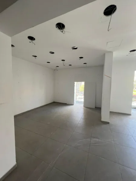 Tirane, jepet me qera ambjent biznesi Kati 2, 306 m² 6.000 € (sheshi willson)