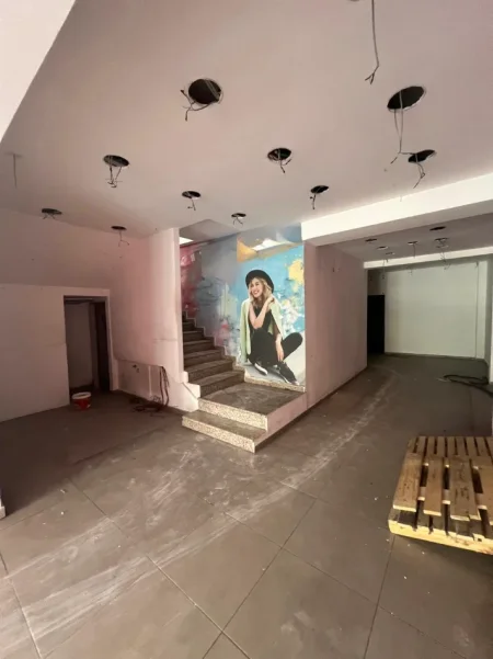 Tirane, jepet me qera ambjent biznesi Kati 2, 306 m² 6.000 € (sheshi willson)