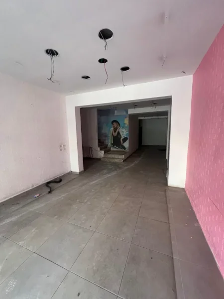 Tirane, jepet me qera ambjent biznesi Kati 2, 306 m² 6.000 € (sheshi willson)