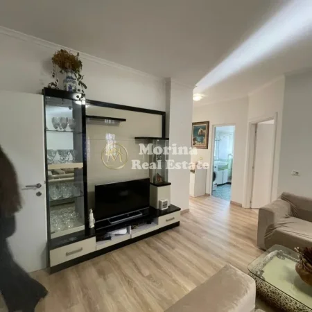 Tirane, jepet me qera apartament 2+1 Kati 3, 85 m² 500 € (Oxhaku)