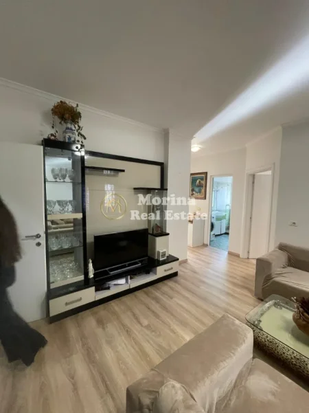 Tirane, jepet me qera apartament 2+1 Kati 3, 85 m² 500 € (Oxhaku)