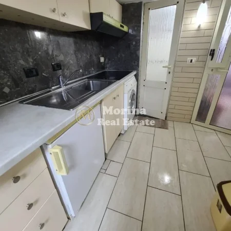 Tirane, jepet me qera apartament 1+1 Kati 4, 50 m² 400 € (Rruga 5 Maji)