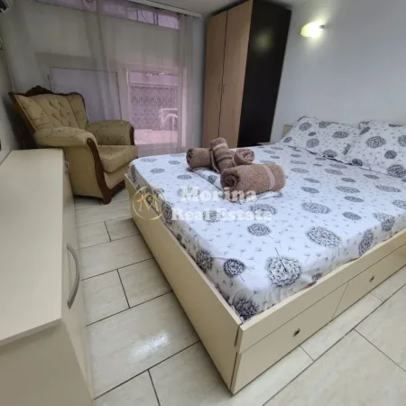 Tirane, jepet me qera apartament 1+1 Kati 4, 50 m² 400 € (Rruga 5 Maji)