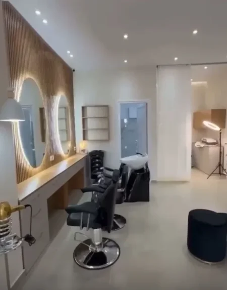 Tirane, jepet me qera dyqan Kati 0, 50 m² 1.500 € (RRUGA E KAVAJES)