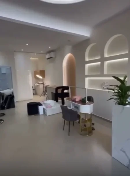 Tirane, jepet me qera dyqan Kati 0, 50 m² 1.500 € (RRUGA E KAVAJES)