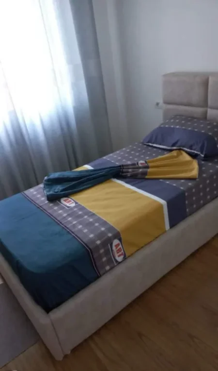 Tirane, jepet me qera apartament 2+1 Kati 2, 90 m² 400 EURO (TODI SHKURTI)