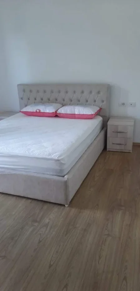 Tirane, jepet me qera apartament 2+1 Kati 2, 90 m² 400 EURO (TODI SHKURTI)