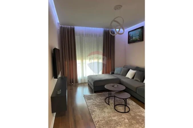Tirane, jepet me qera apartament 2+1 , 111 m² 700 € 