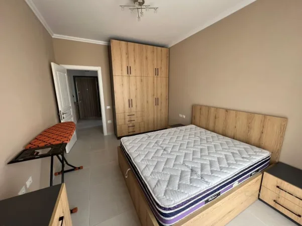 Tirane, jepet me qera apartament 1+1 Kati 4, 65 m² 500 € (xhamlliku , oxhaku)
